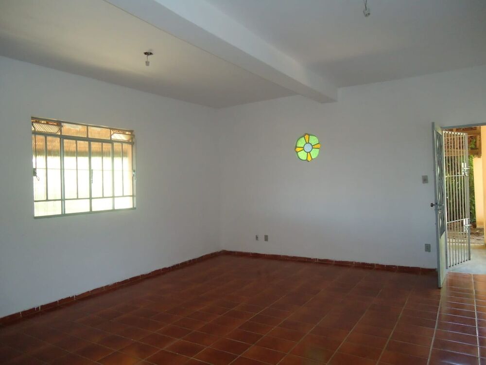 Casa à venda com 2 quartos, 180m² - Foto 1