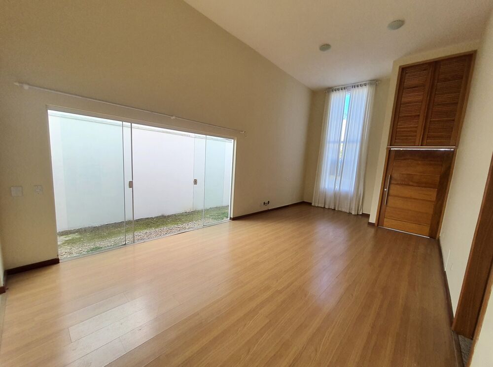 Casa à venda com 3 quartos, 150m² - Foto 4