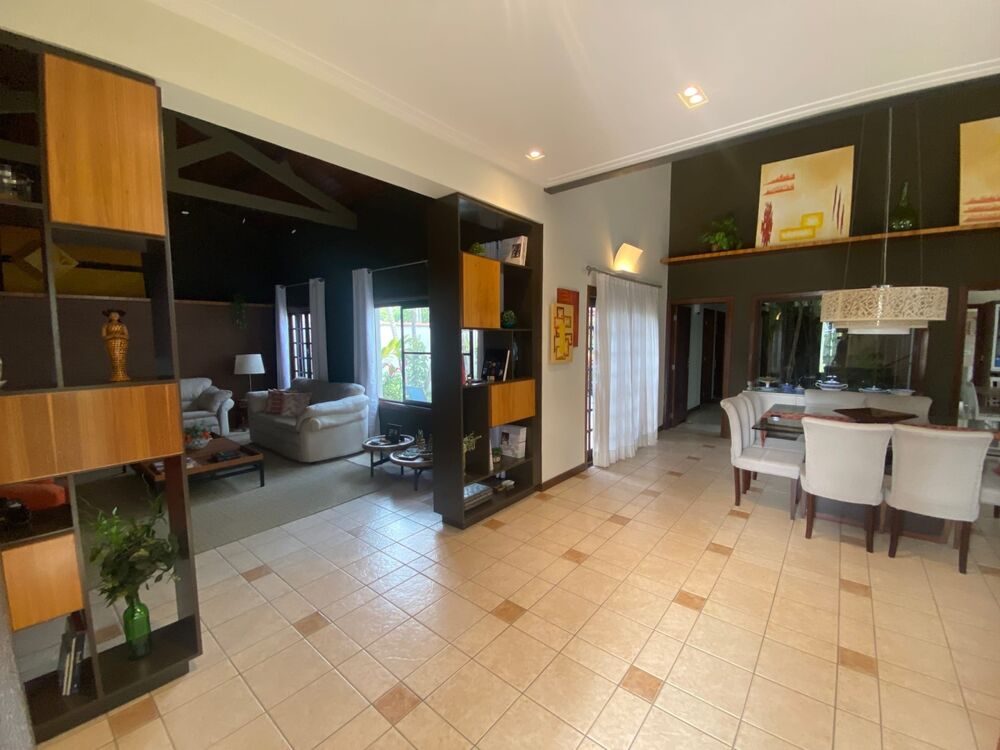 Casa à venda com 3 quartos, 390m² - Foto 1