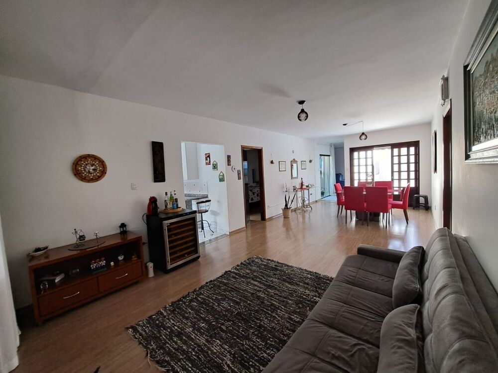 Casa à venda com 4 quartos, 170m² - Foto 1