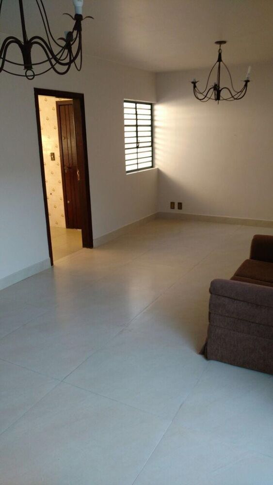 Casa à venda com 3 quartos, 187m² - Foto 1