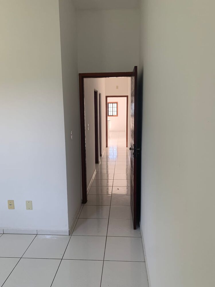 Casa à venda com 2 quartos, 64m² - Foto 1