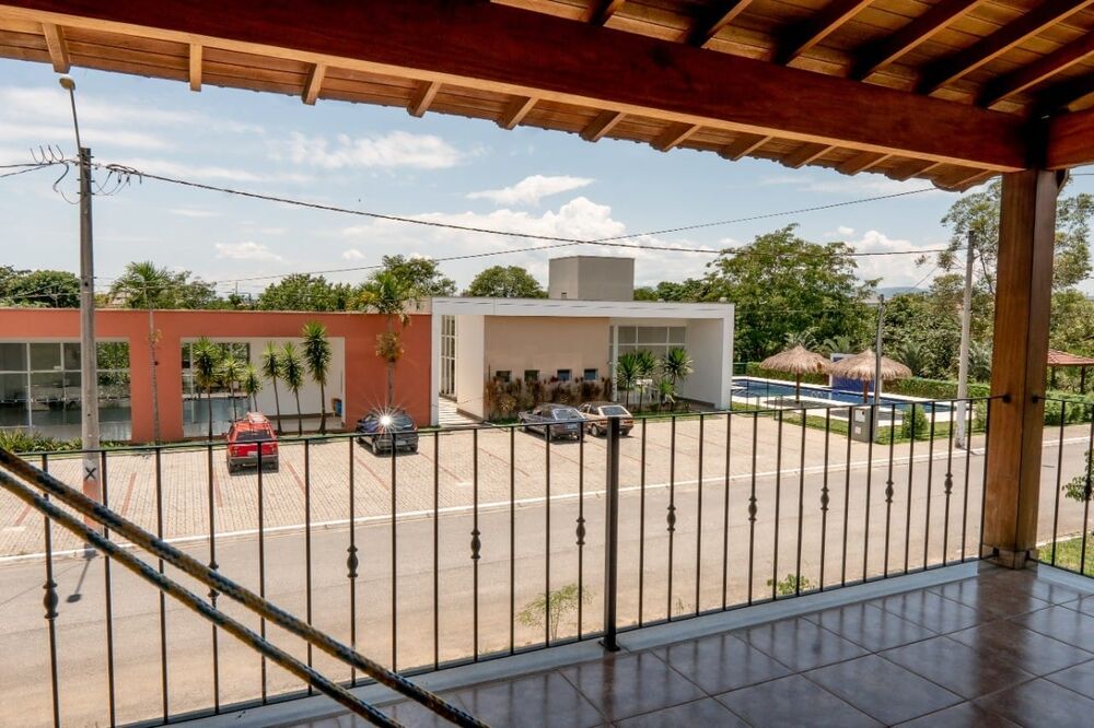 Casa de Condomínio para alugar com 4 quartos, 580m² - Foto 1