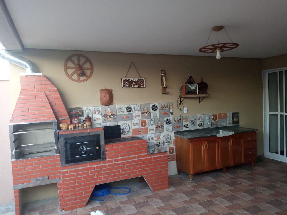 Casa à venda com 2 quartos, 90m² - Foto 2