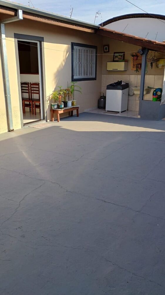 Casa à venda com 2 quartos, 182m² - Foto 1