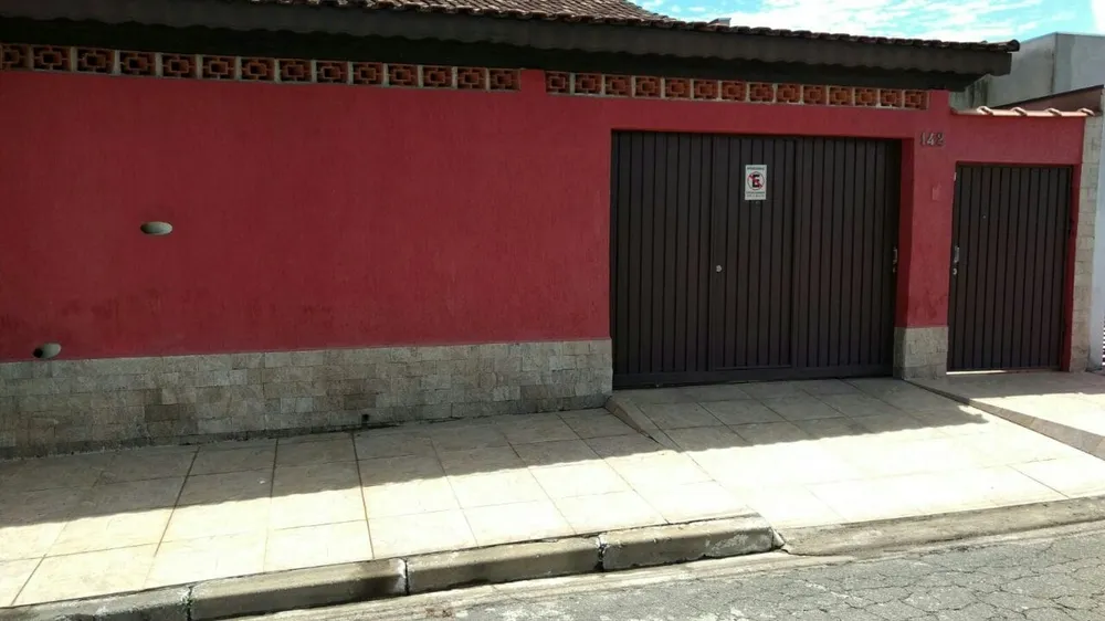 Casa, 5 quartos, 220 m² - Foto 1