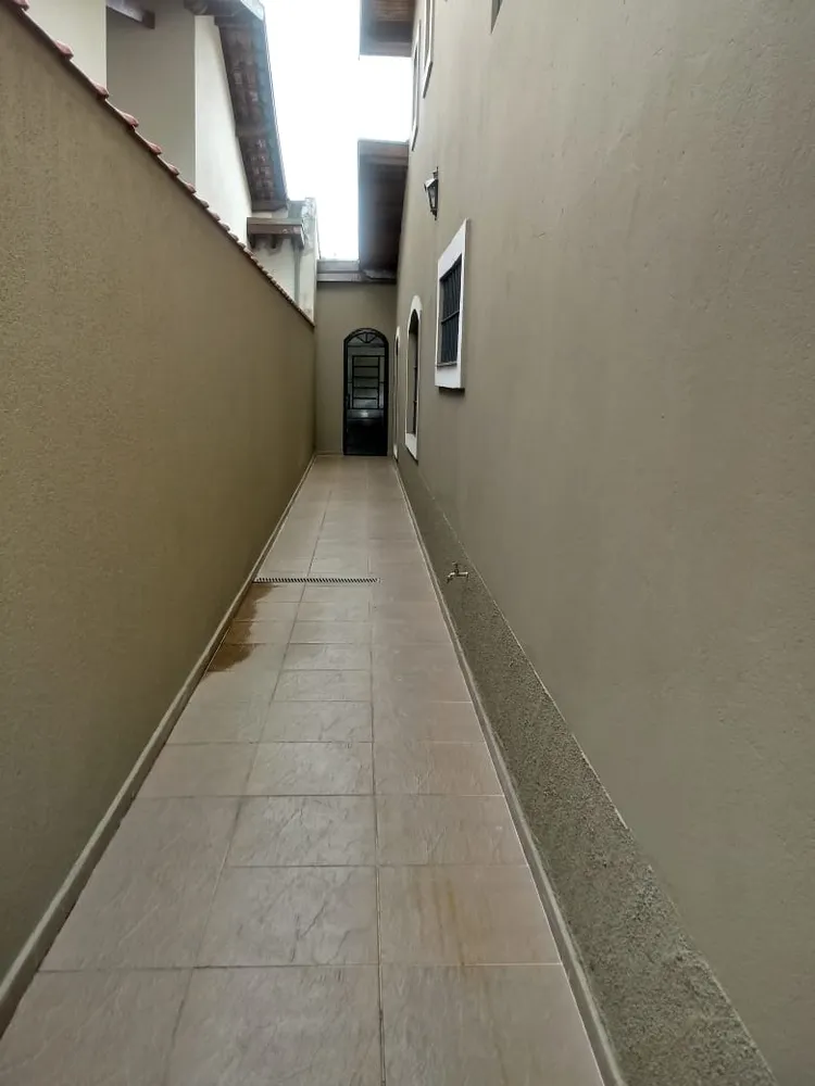 Casa, 4 quartos, 218 m² - Foto 2