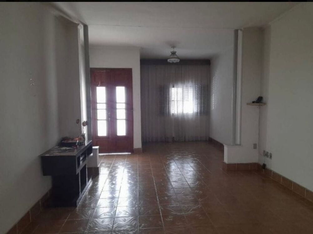 Casa à venda e aluguel com 4 quartos, 450m² - Foto 1