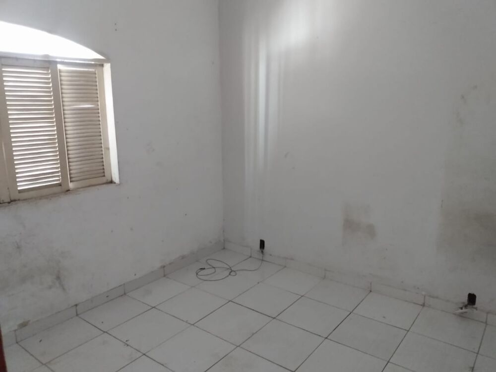 Casa à venda com 2 quartos, 156m² - Foto 1