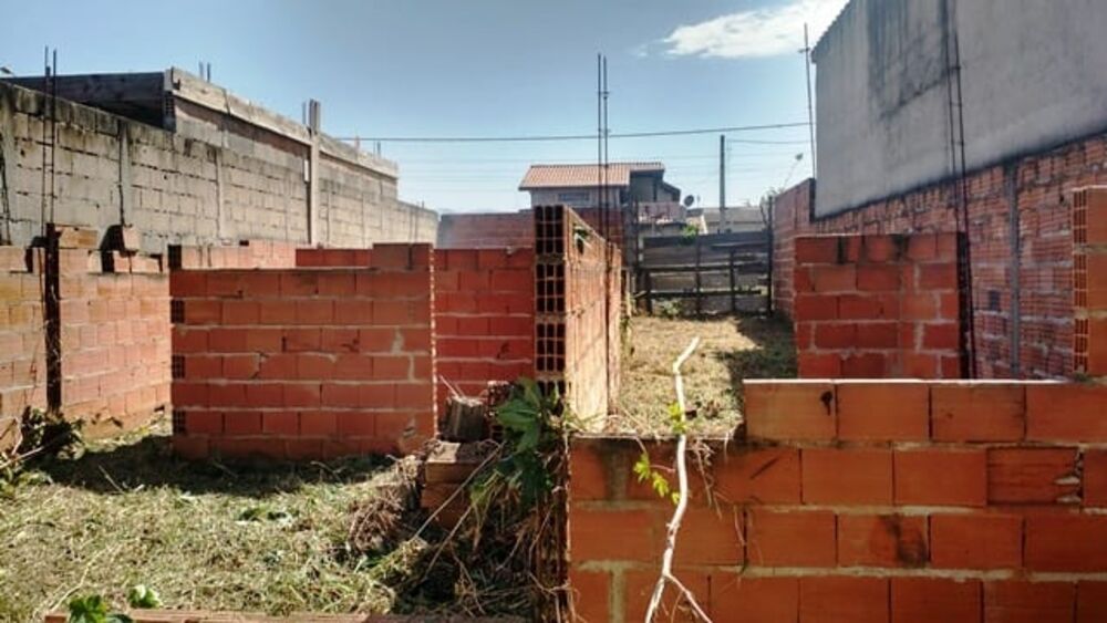 Terreno à venda, 200m² - Foto 1