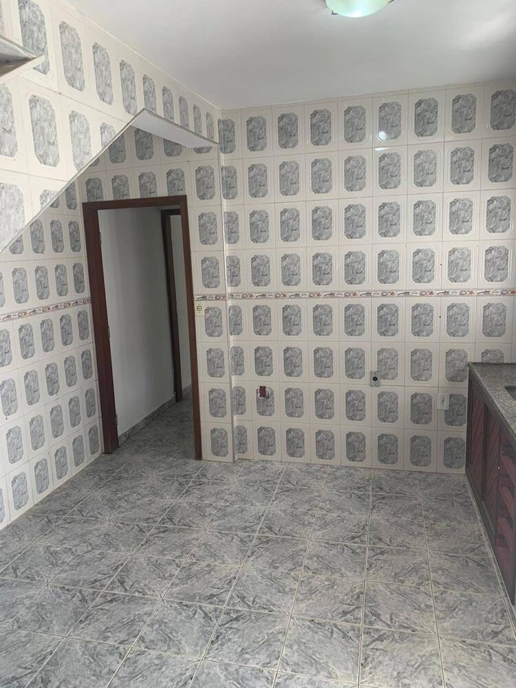 Casa para alugar com 5 quartos, 200m² - Foto 6