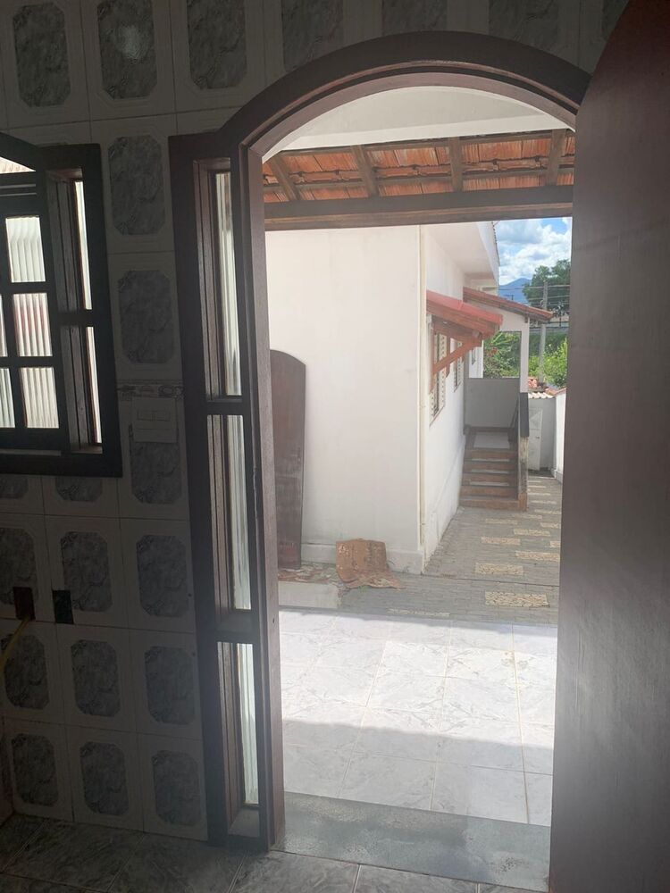 Casa para alugar com 5 quartos, 200m² - Foto 9