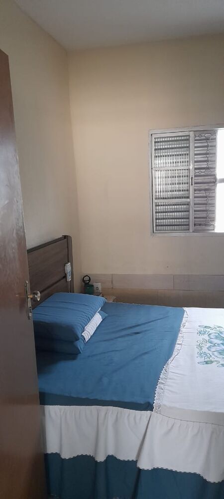 Casa à venda com 3 quartos, 235m² - Foto 2