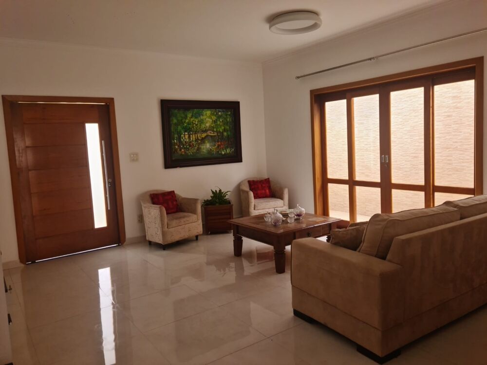 Sobrado à venda com 4 quartos, 300m² - Foto 1