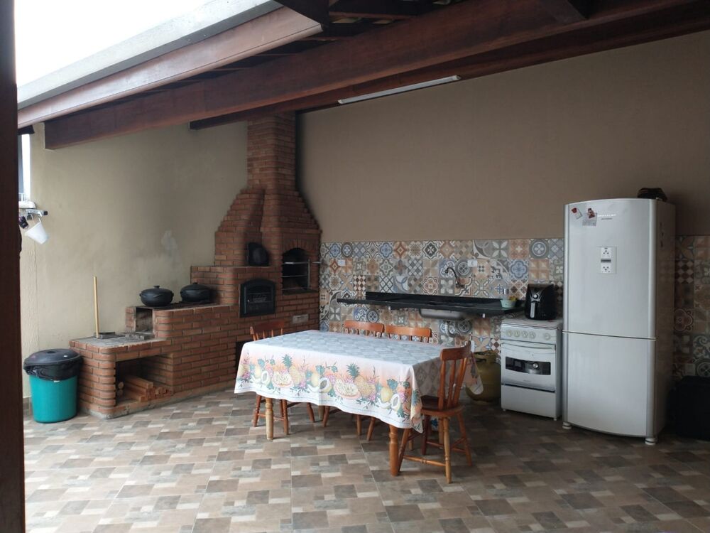 Casa à venda com 2 quartos, 77m² - Foto 1