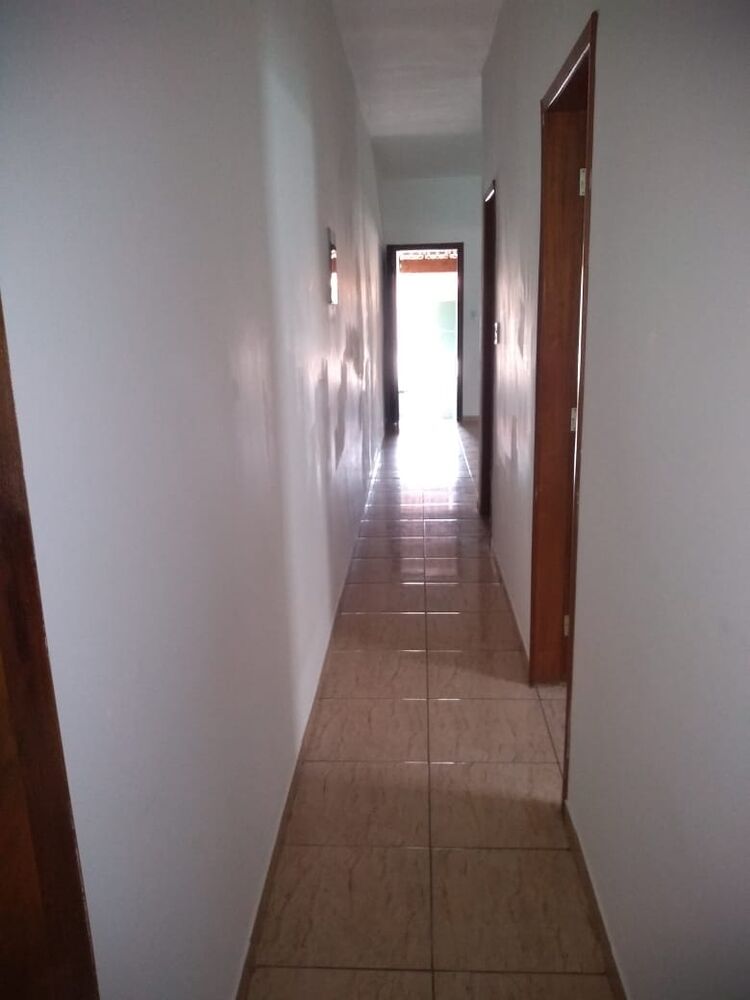 Casa à venda com 2 quartos, 100m² - Foto 1