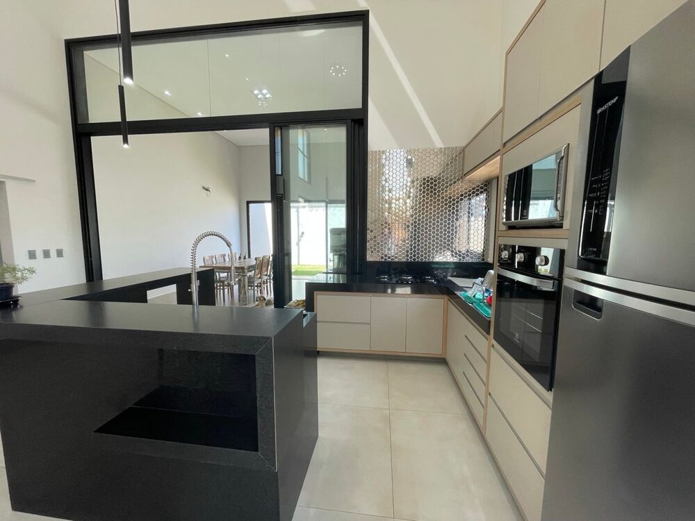 Casa de Condomínio à venda com 3 quartos, 193m² - Foto 2