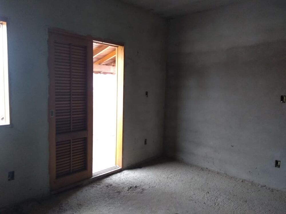 Casa à venda com 3 quartos, 155m² - Foto 1