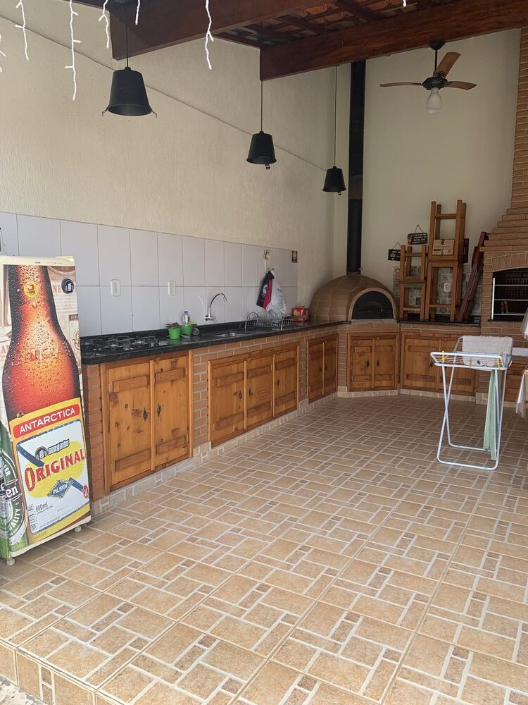 Casa à venda com 3 quartos, 140m² - Foto 1