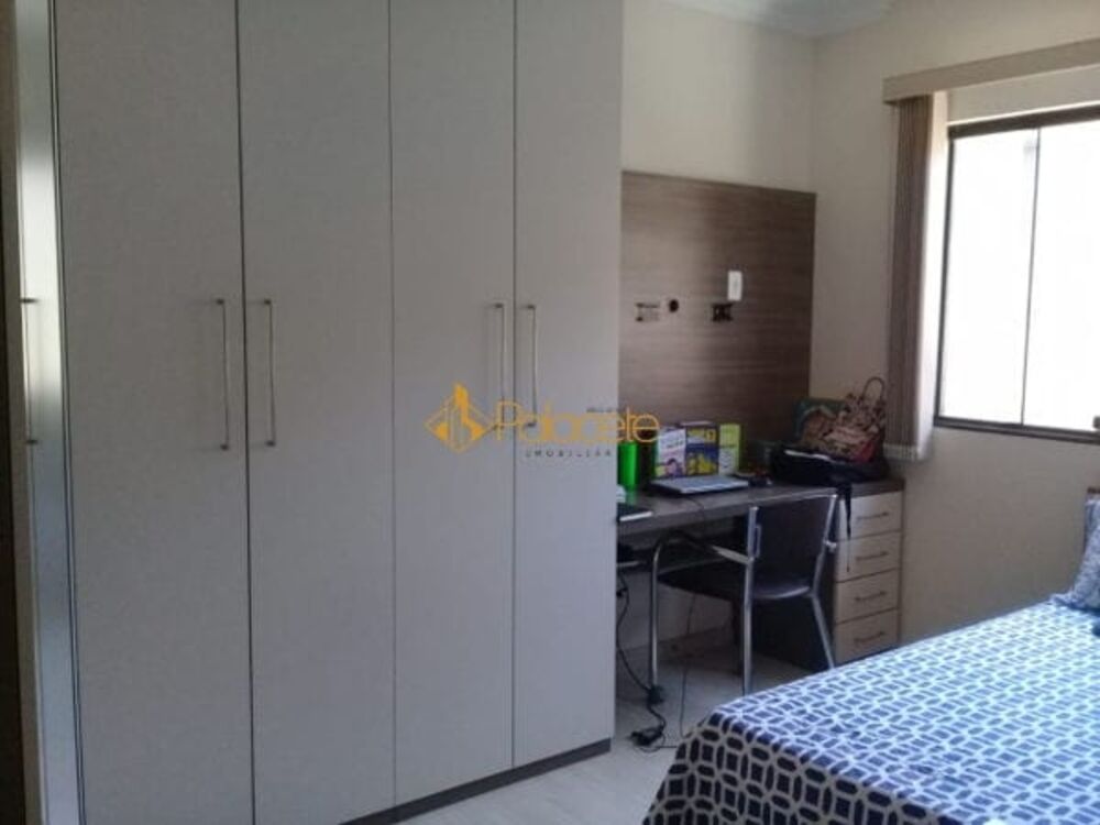 Casa à venda com 3 quartos, 230m² - Foto 18