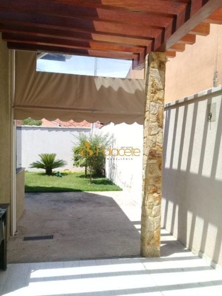 Casa à venda com 3 quartos, 230m² - Foto 2