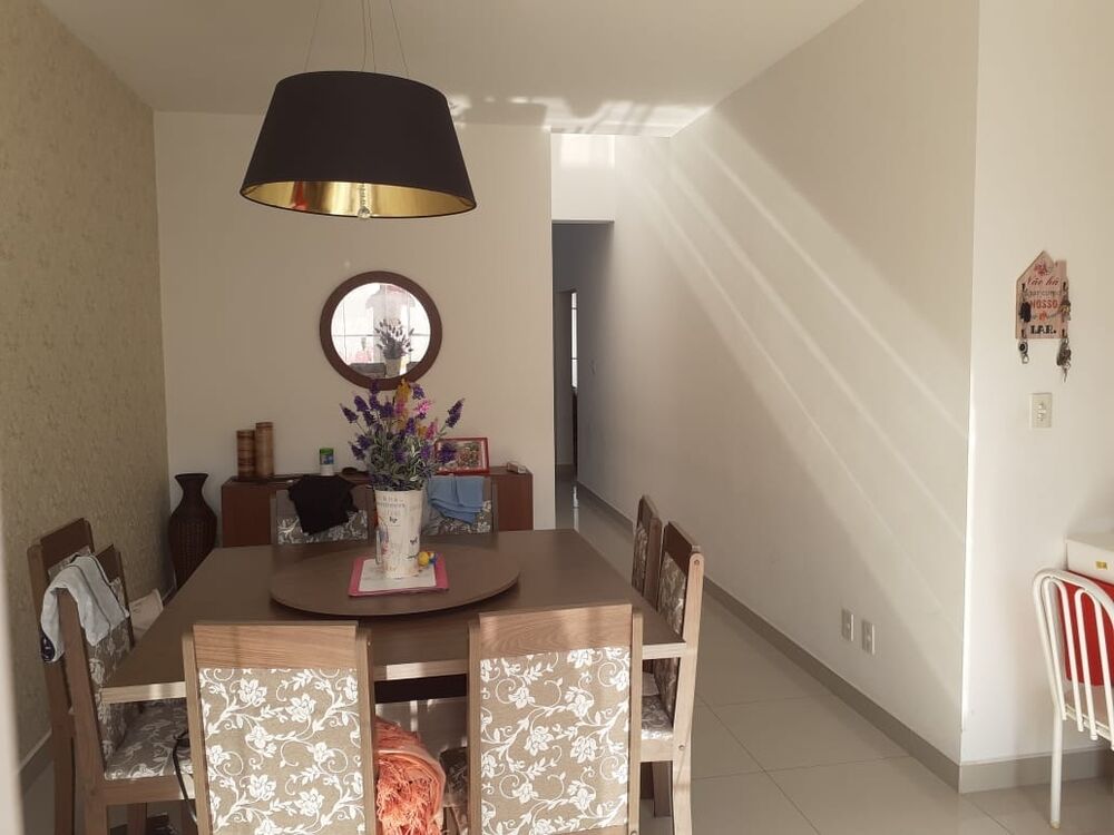 Casa de Condomínio à venda com 3 quartos, 180m² - Foto 1