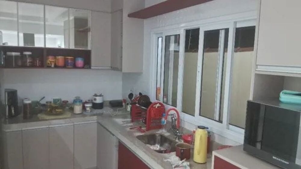 Casa à venda com 3 quartos, 215m² - Foto 1