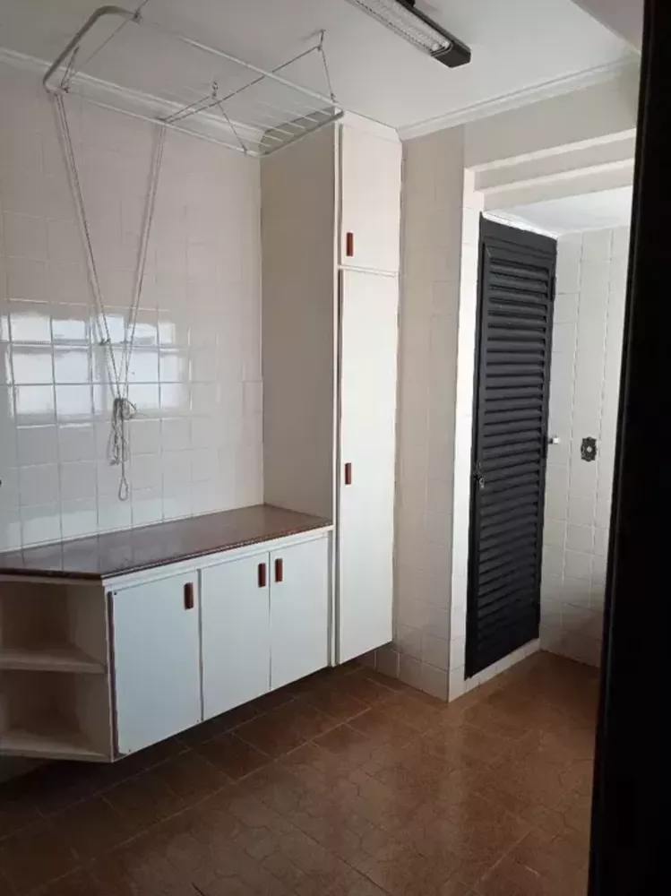 Apartamento à venda com 3 quartos, 180m² - Foto 5