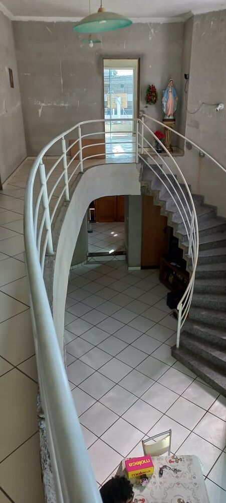 Sobrado à venda com 5 quartos, 310m² - Foto 1