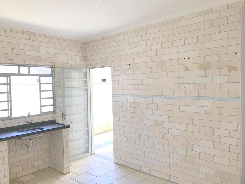 Casa à venda com 2 quartos, 64m² - Foto 4