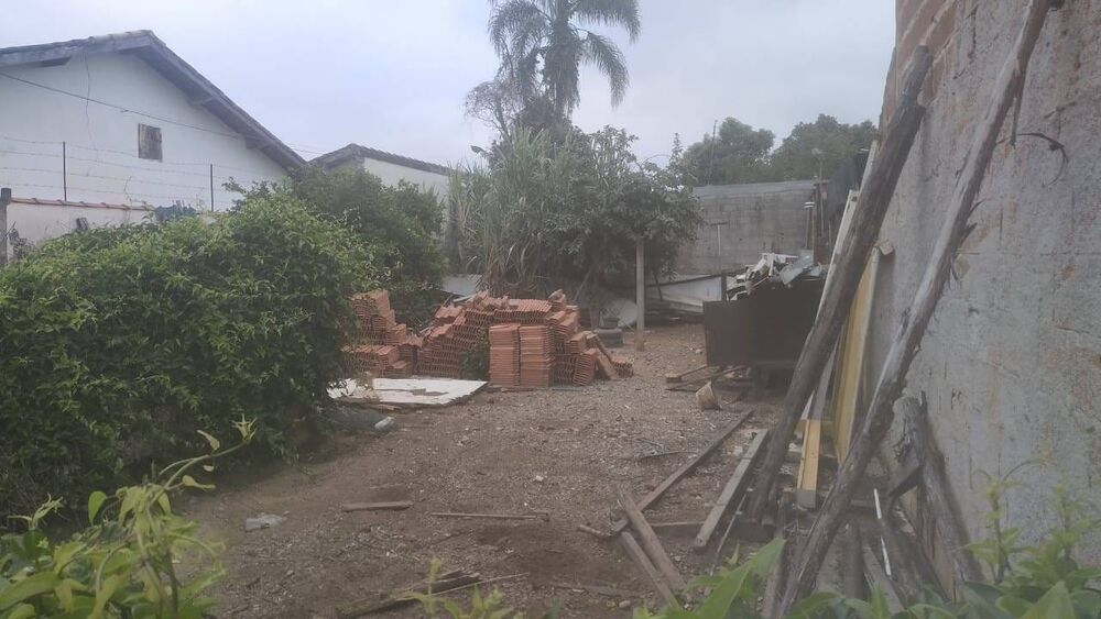 Casa à venda com 2 quartos, 250m² - Foto 2