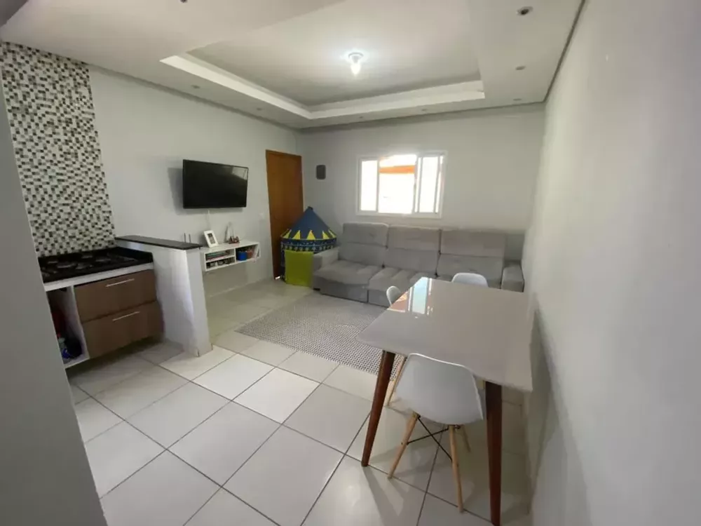 Casa à venda com 2 quartos, 112m² - Foto 1