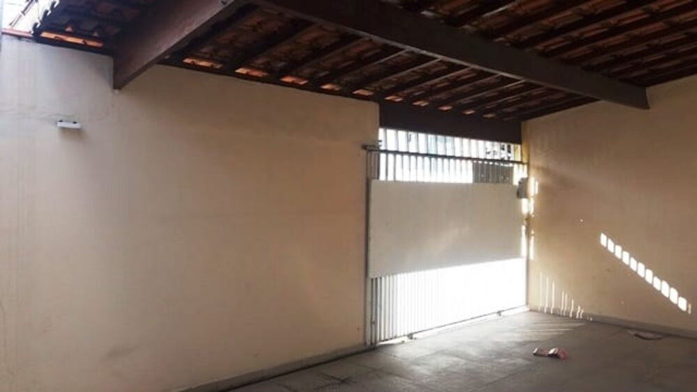 Casa à venda com 2 quartos, 160m² - Foto 1