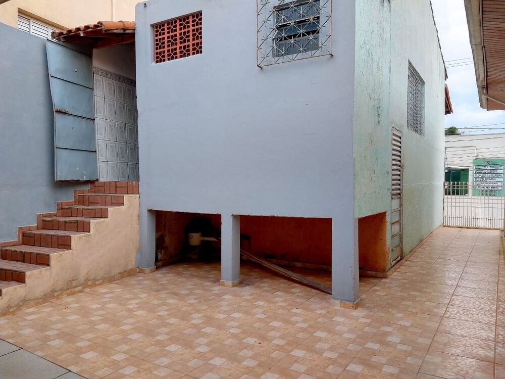 Casa à venda com 5 quartos, 225m² - Foto 3