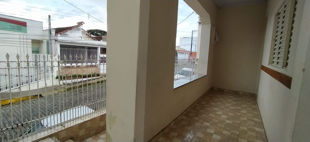 Casa à venda com 5 quartos, 225m² - Foto 1