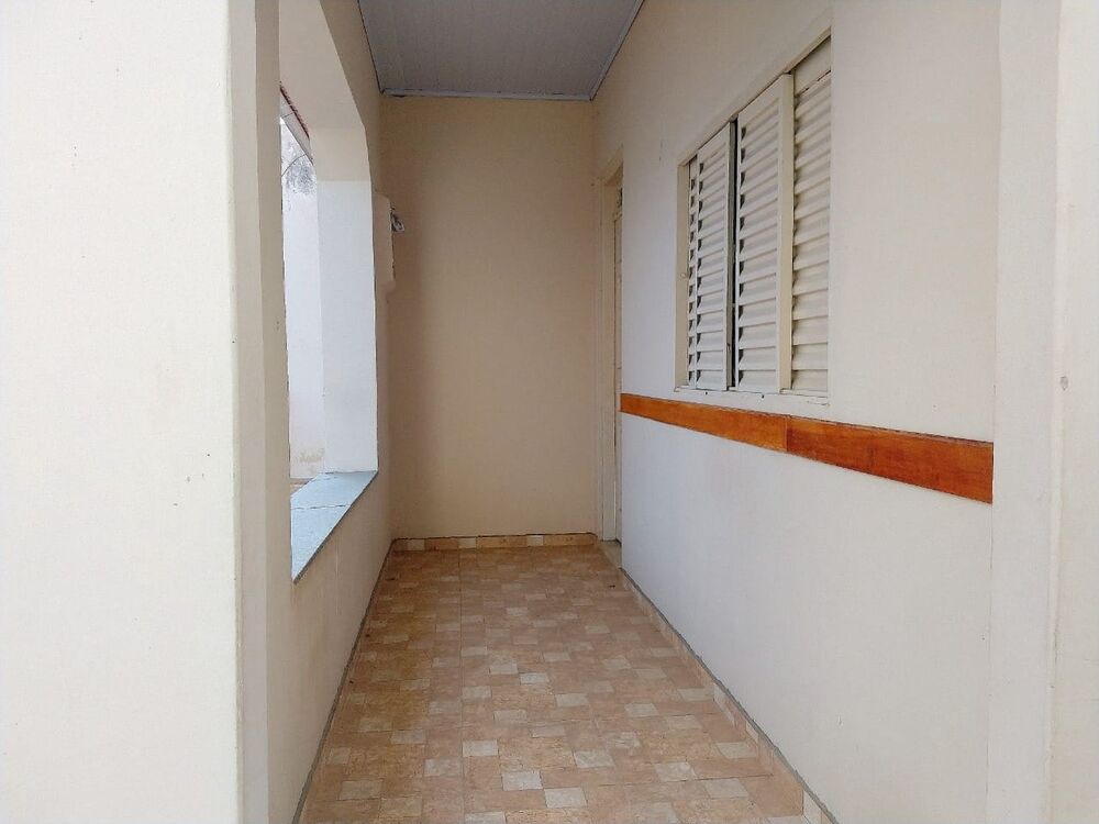 Casa à venda com 5 quartos, 225m² - Foto 2
