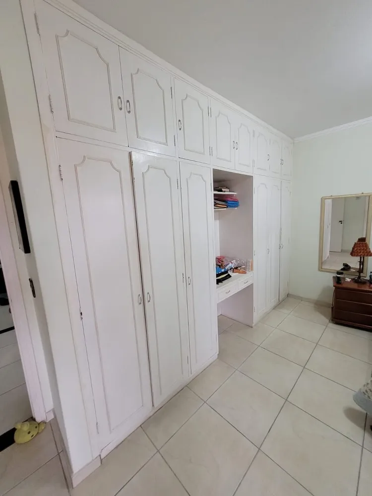 Casa, 4 quartos, 225 m² - Foto 2