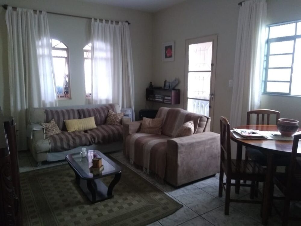 Casa à venda com 2 quartos, 100m² - Foto 1