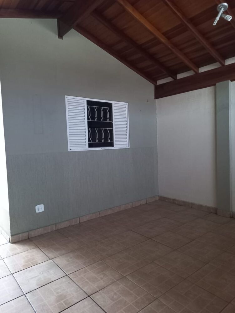 Casa à venda com 3 quartos, 69m² - Foto 1