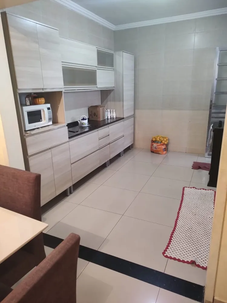 Casa, 3 quartos, 192 m² - Foto 2