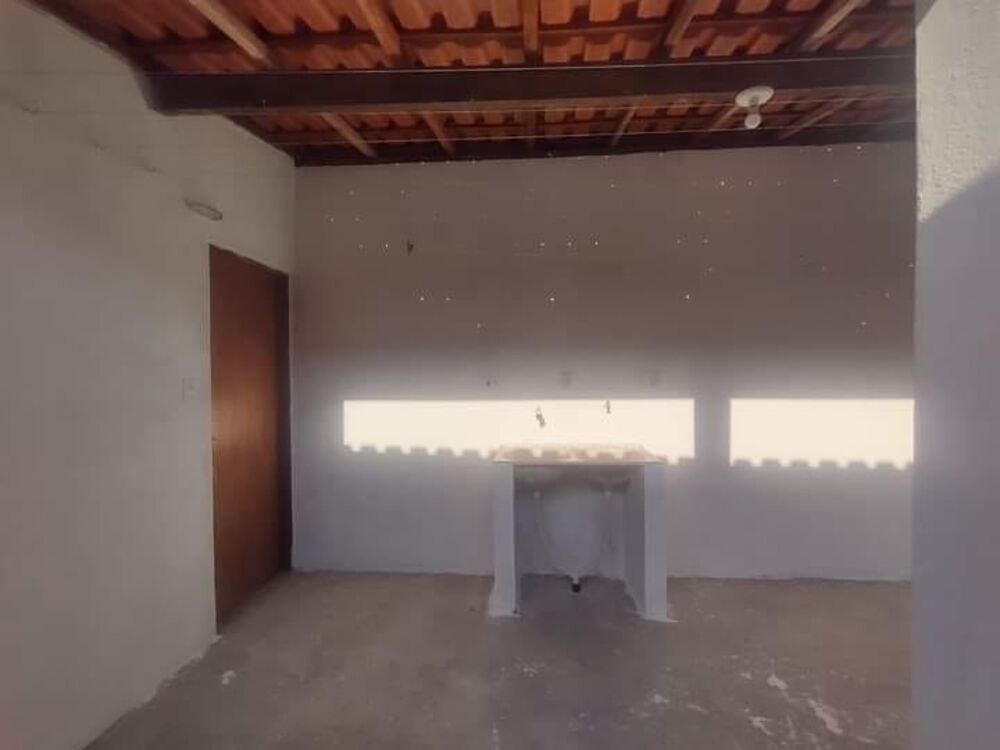 Casa à venda com 2 quartos, 82m² - Foto 2