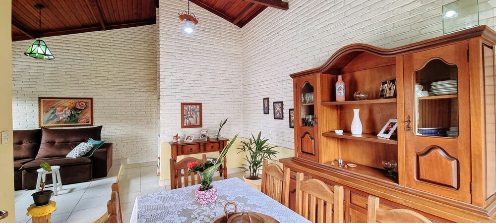Casa à venda com 5 quartos, 145m² - Foto 1