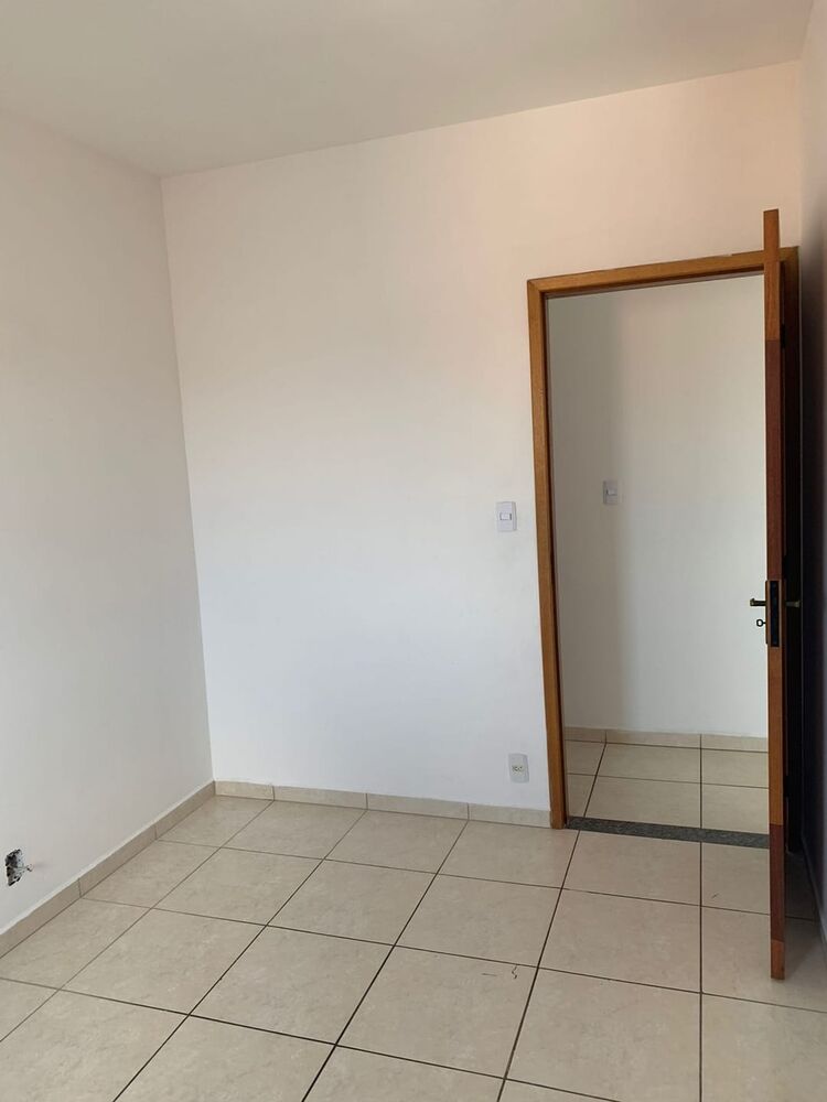 Apartamento à venda com 2 quartos, 68m² - Foto 2
