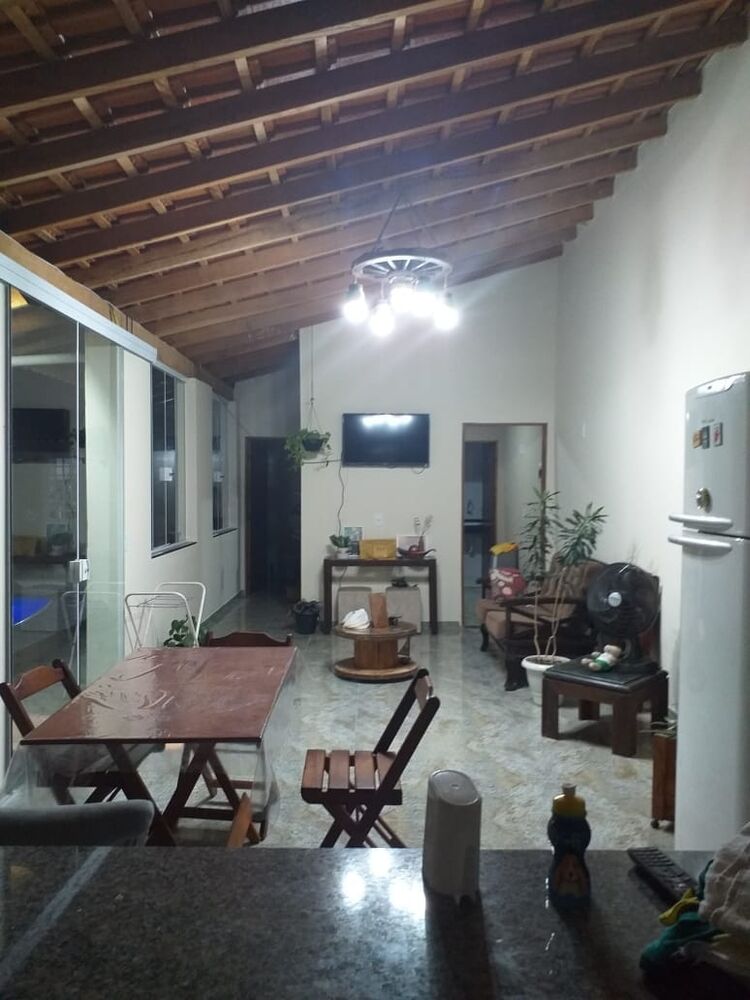 Chácara à venda com 4 quartos, 270m² - Foto 1