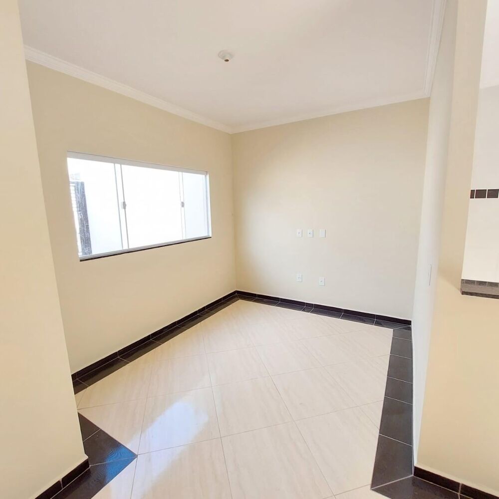 Casa à venda com 2 quartos, 68m² - Foto 1