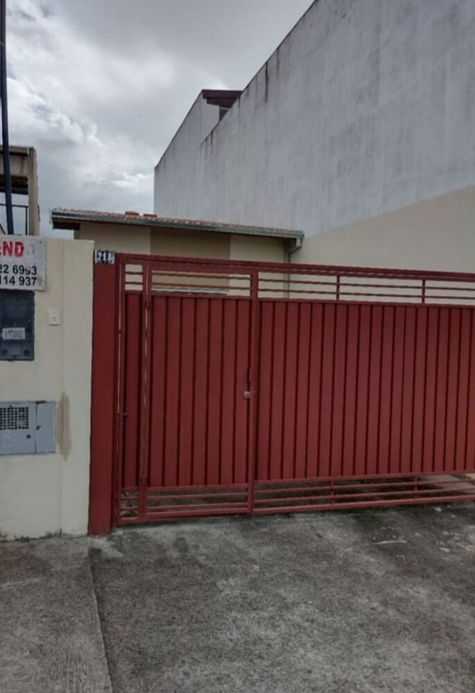 Casa à venda com 2 quartos, 74m² - Foto 1