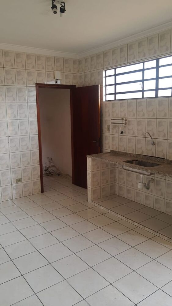 Casa para alugar com 2 quartos, 90m² - Foto 2