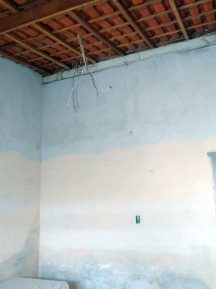 Casa à venda com 3 quartos, 100m² - Foto 1
