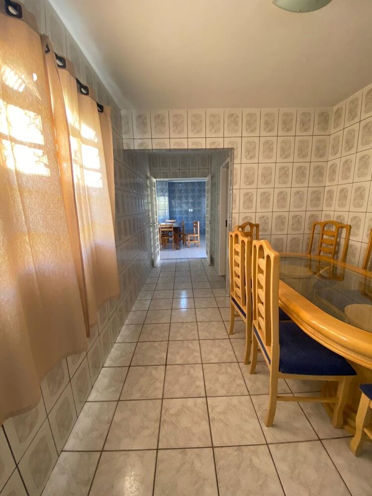 Casa à venda com 4 quartos, 212m² - Foto 2