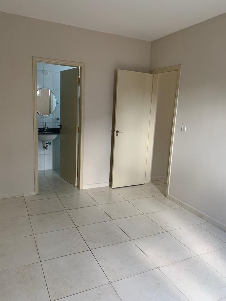 Apartamento à venda com 2 quartos, 67m² - Foto 2